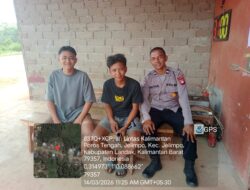 Aipda Victorius Pridoni Personil Polsubsektor Jelimpo menyambangi sejumlah titik dan area pemukiman warga saat patroli 