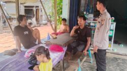 Dengan Senyuman Ramah, Polisi Sapa Warga dan Sampaikan Himbauan Keamanan