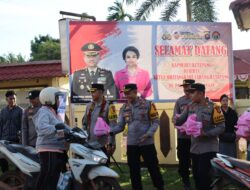Berbagi Berkah Ramadhan, Kapolres Ketapang Bagikan 200 Paket Takjil Bagi Pengguna Jalan Di Kecamatan Kendawangan