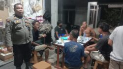 Patroli Malam Humanis, Polisi Sambangi Warga yang Sedang Berkumpul dan Sampaikan Pesan Kamtibmas