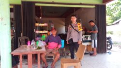 Meski Panas Menyengat, Polisi Tetap Humanis Sambangi Aktivitas Warga