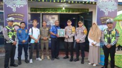 Kapolres Ketapang Bersama PJU dan Bhayangkari Cek Pos Pam dan Pos Yan, Berikan Bingkisan untuk Personel Piket