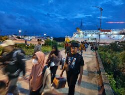 Kapolsek Kawasan Pelabuhan Sukabangun Pimpin Pengamanan Kedatangan Kapal Dharma Ferry II di Pelabuhan Pelindo II