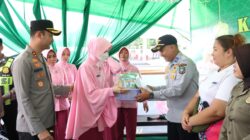 Kapolres Sekadau dan Ketua Bhayangkari Kunjungi Pos Pam dan Pos Yan Ops Ketupat Kapuas 2026