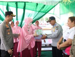 Kapolres Sekadau dan Ketua Bhayangkari Kunjungi Pos Pam dan Pos Yan Ops Ketupat Kapuas 2026