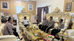 Momentum Idul Fitri, Kasat Binmas Polres Ketapang Silaturahmi dengan Tokoh Madura