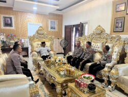 Momentum Idul Fitri, Kasat Binmas Polres Ketapang Silaturahmi dengan Tokoh Madura