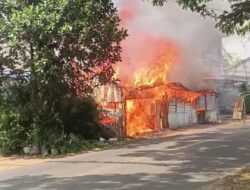 Dalam Sehari, Dua Rumah Di Ketapang Habis Dilalap Sijago Merah