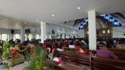 Polres Ketapang Laksanakan Pengamanan Minggu Palma Dalam Menyambut Paskah di Gereja Kota Ketapang