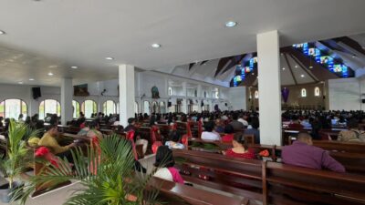 Polres Ketapang Laksanakan Pengamanan Minggu Palma Dalam Menyambut Paskah di Gereja Kota Ketapang
