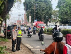 Memasuki Hari Sekolah,Kapolres Melawi Strong Point dan Pengaturan Lalu Lintas Pagi