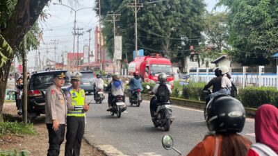 Memasuki Hari Sekolah,Kapolres Melawi Strong Point dan Pengaturan Lalu Lintas Pagi