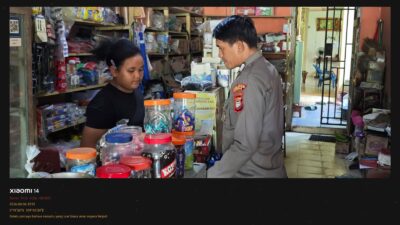 Humanis dan Preventif, Petugas Piket Sampaikan Pesan Kamtibmas kepada Pemilik Toko