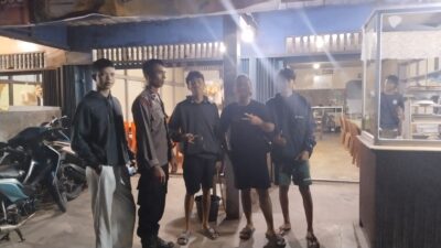 Lagi Berdiri Depan Warung, Pemuda Ini Kaget Disapa Polisi… Ternyata Begini”