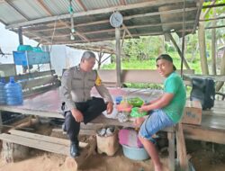 Gelar Patroli Sambang di Pemukiman Warga, Anggota Polsek Muara Pawan Tampung Curhatan Warga