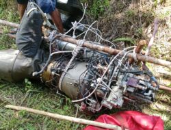 Tiga Hari Investigasi, Mesin Helikopter PK-CFX Dievakuasi dari Lokasi Jatuh di Nanga Taman