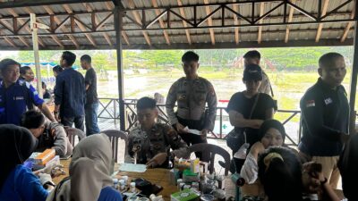 15 Personel Polres Sekadau Ikut Donor Darah di Momentum May Day 2026