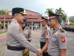 Berikan Penghargaan, Polres Ketapang Gelar Upacara Kenaikan Pangkat Kepada Dua Personil
