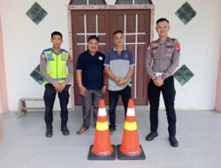 Dari Kekhawatiran ke Rasa Aman, Polisi Serahkan Traffic Cone ke Gereja Tapang Semadak