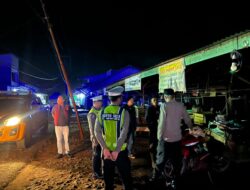 Patroli Kamtibmas, Polisi Berdialog dengan Warga di Pasar Sekadau