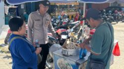Aksi Humanis Polisi Saat Patroli, Penjual Siomay Diberi Himbauan Kamtibmas