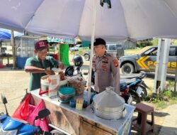 Warga Salut! Polisi Sungai Tebelian Patroli Sambil Rangkul Pedagang Kecil dengan Humanis
