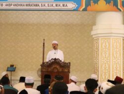 Di sela Pengamanan Idul adha 1447 H, Kapolres Sekadau Jadi Khatib di Masjid Agung