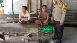 Dekat dengan Warga, Bhabinkamtibmas Sampaikan Pesan Kamtibmas Saat Silaturahmi