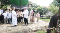 Idul Adha Jadi Momentum Berbagi, Polres Sekadau Salurkan Daging Kurban untuk Masyarakat