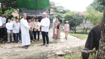 Idul Adha Jadi Momentum Berbagi, Polres Sekadau Salurkan Daging Kurban untuk Masyarakat