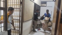 Jumat Bersih, Personel Polsek Ngabang Laksanakan Korve Lingkungan Mako dan Ruang Tahanan