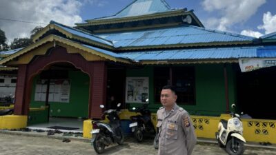 Polisi Hadir Jaga Kekhusyukan Ibadah, Pengamanan Sholat Jumat di Masjid Al Jihad Berjalan Aman dan Lancar
