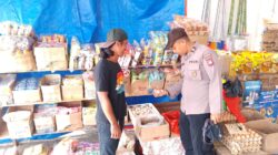 Tak Kenal Hari Libur, Polisi Sambangi Toko-Toko dan Sampaikan Himbauan Kamtibmas kepada Pedagang