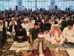 Hadiri Pelaksanaan Sholat Ied Di Masjid Agung kota juang Ketua DPRD Tekankan Pentingnya Nilai Kebersamaan 