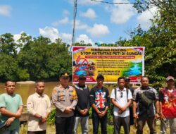 Sinergi Bersama Pemdes, Polsek Sandai Polres Ketapang Pasang Imbauan Larangan Aktivitas PETI di Sungai Pawan Desa Penjawaan