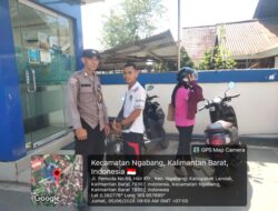 “Jaga Keamanan Nasabah, Polisi Sapa Warga yang Hendak Menabung di Bank Kalbar Saat Patroli Siang”