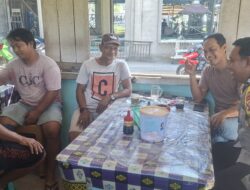 Dekat Dengan Warganya, Bhabinkamtibmas Polsek Muara Pawan Duduk Bersama Sampaikan Pesan Kamtibmas Kepada Warganya