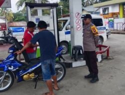 Cegah Gangguan Kamtibmas, Bhabinkamtibmas Sambangi SPBU dan Ajak Warga Lebih Waspada