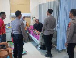 Berikan Dukungan Moril, Kapolres Sekadau AKBP Andhika Jenguk Anggota yang Sakit