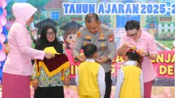 Kapolres Ketapang Bersama Ketua Bhayangkari Cabang Ketapang Hadiri Pelepasan Siswa TK Kemala Bhayangkari 10 Ketapang Tahun Ajaran 2025–2026