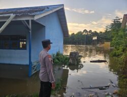 Polsek Menukung Himbau Warga Waspada Banjir