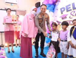 Terima Trofi dan Piagam, 52 Murid TK Bhayangkari Sekadau Rayakan Kelulusan