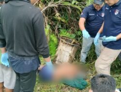 Inafis Satreskrim Polres Sekadau Lakukan Olah TKP Penemuan Mayat di Dusun Selabi