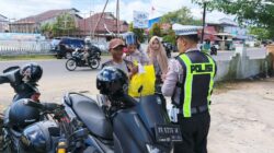 Dalam Rangka Hari Bhayangkara ke-80, Satlantas Polres Ketapang Bagikan Paket Sembako kepada Warga yang Membutuhkan