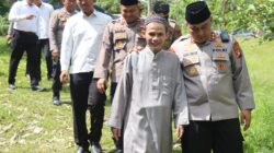 KAPOLRES MELAWI LAKSANAKAN KUNJUNGAN DAN BAKTI SOSIAL DI PONDOK PESANTREN NURUL YAQIN AFLAHIYYAH DALAM RANGKA HARI BHAYANGKARA KE-80
