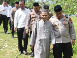 KAPOLRES MELAWI LAKSANAKAN KUNJUNGAN DAN BAKTI SOSIAL DI PONDOK PESANTREN NURUL YAQIN AFLAHIYYAH DALAM RANGKA HARI BHAYANGKARA KE-80