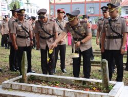 Polres Melawi Gelar Ziarah Makam dan Tabur Bunga Peringati Hari Bhayangkara ke-80