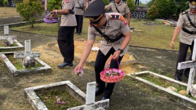 Ziarah dan Tabur Bunga, Polres Sintang Wujudkan Penghormatan Tertinggi kepada Para Pahlawan