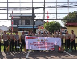 Mewakili Kapolres Ketapang, Kabag SDM Bersama Polsek Benua Kayong Laksanakan Penanaman Mangrove di Pantai Pecal dalam Rangka HUT Bhayangkara Ke-80