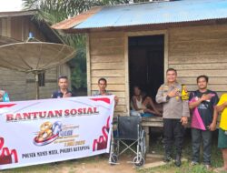 Kapolsek Manis Mata Salurkan Bantuan Kursi Roda kepada Warga, Wujud Kepedulian Polri di Hari Bhayangkara Ke-80